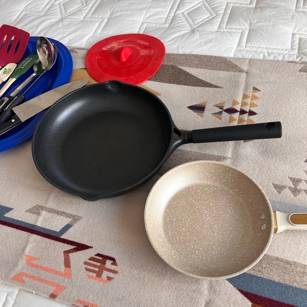 Stainless Steel and Non-Stick Cookware Set - Picture 3 of 5